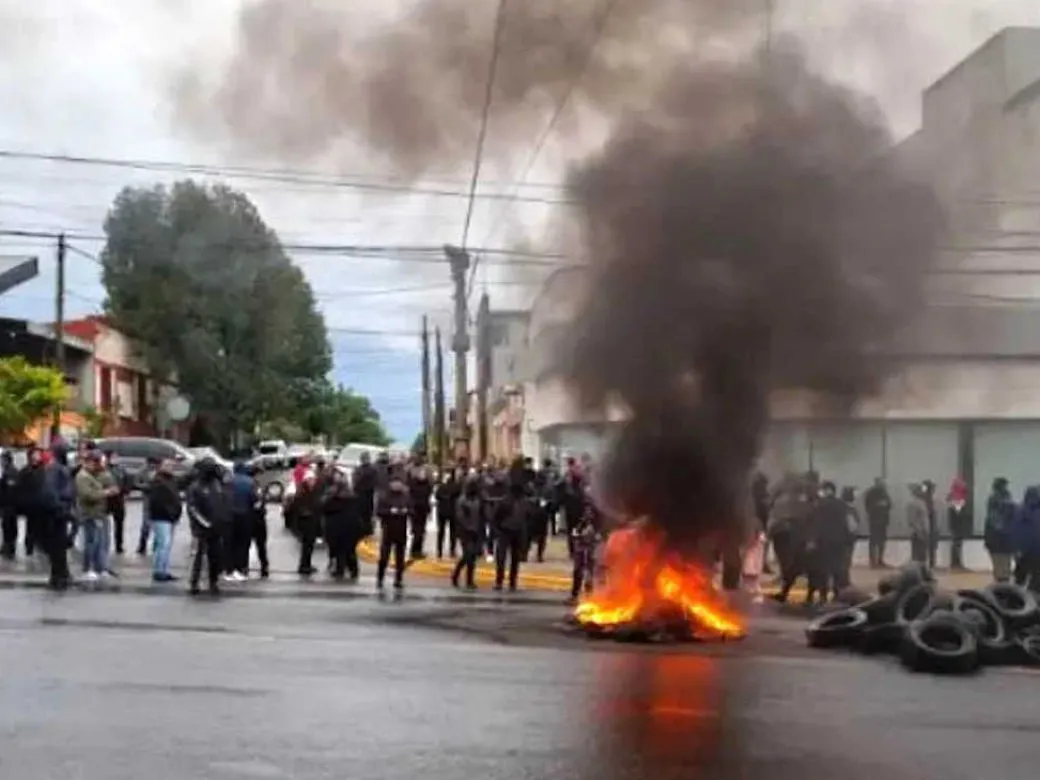 policias-misioneros-tomaron-hoy-el-comando-radioelectrico-i-20240517-1803647
