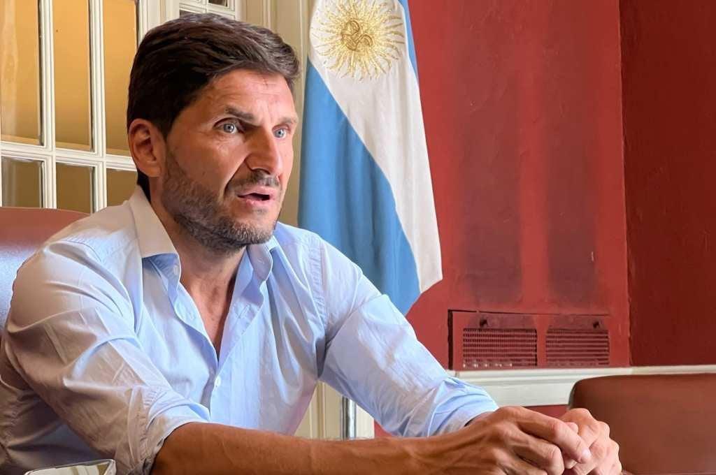 466678_maximiliano_pullaro_sentado_bandera_argentina_1024_x_680