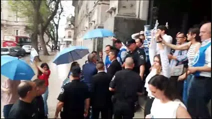 Tensión en tribunales 3