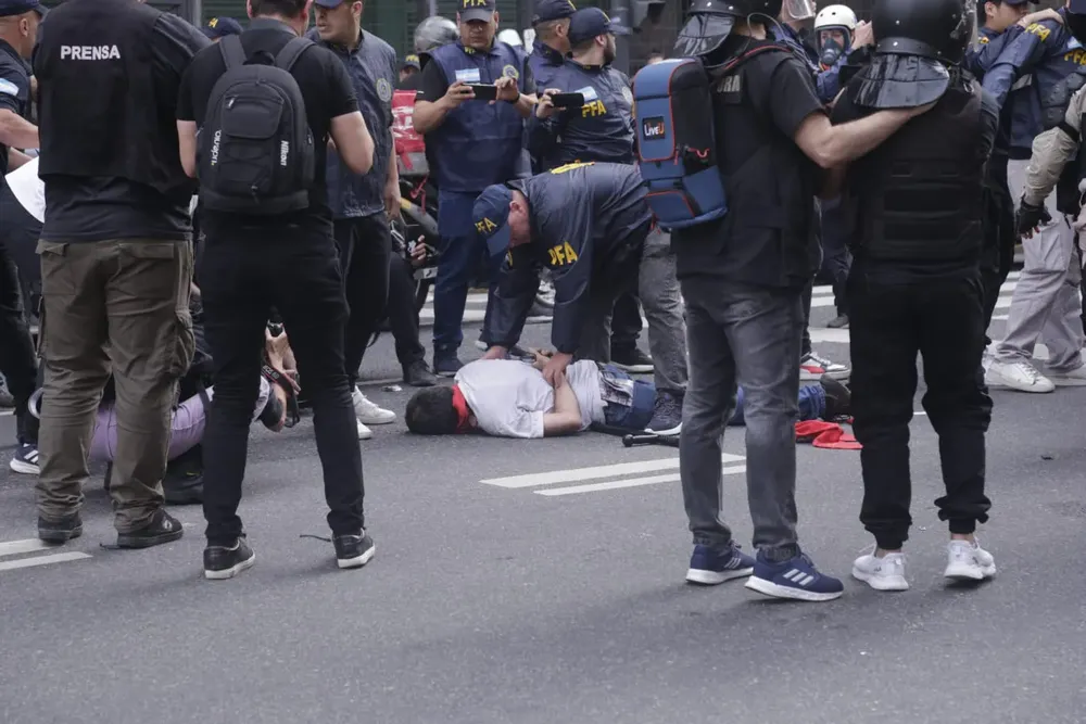 Represión en el congreso 2