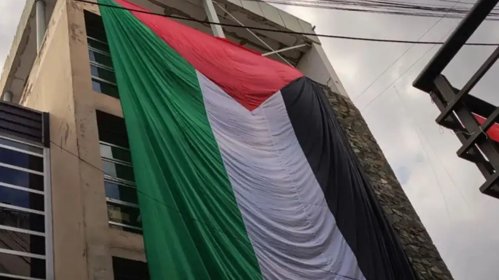 bandera-de-palestina-en-la-facultad-de-derecho-2099663