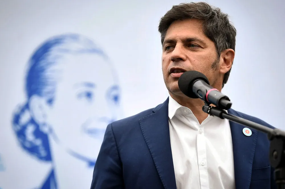 Kicillof Eva de fondo
