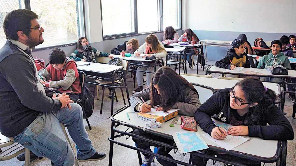 alumnos-de-secundaria-20220112-1297400