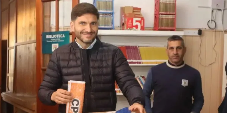 el-gobernador-maximiliano-pullaro-al-momento-votar-foto-cedoc