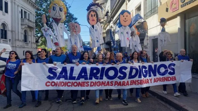 marcha-docentes-paro-propuesta-salarialjpg