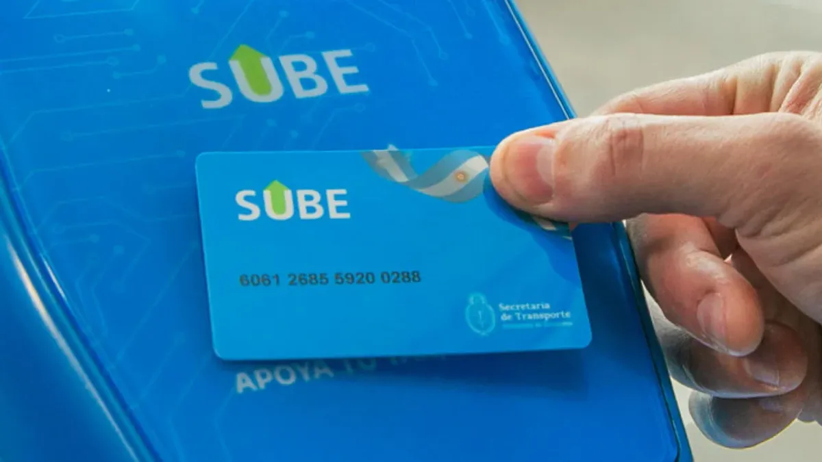 en-algunos-casos-como-el-del-tren-y-el-subte-aun-se-precisa-la-tarjeta-sube-formato-fisico-viajar-foto-agencia-noticias-argentinas-argentinagobar