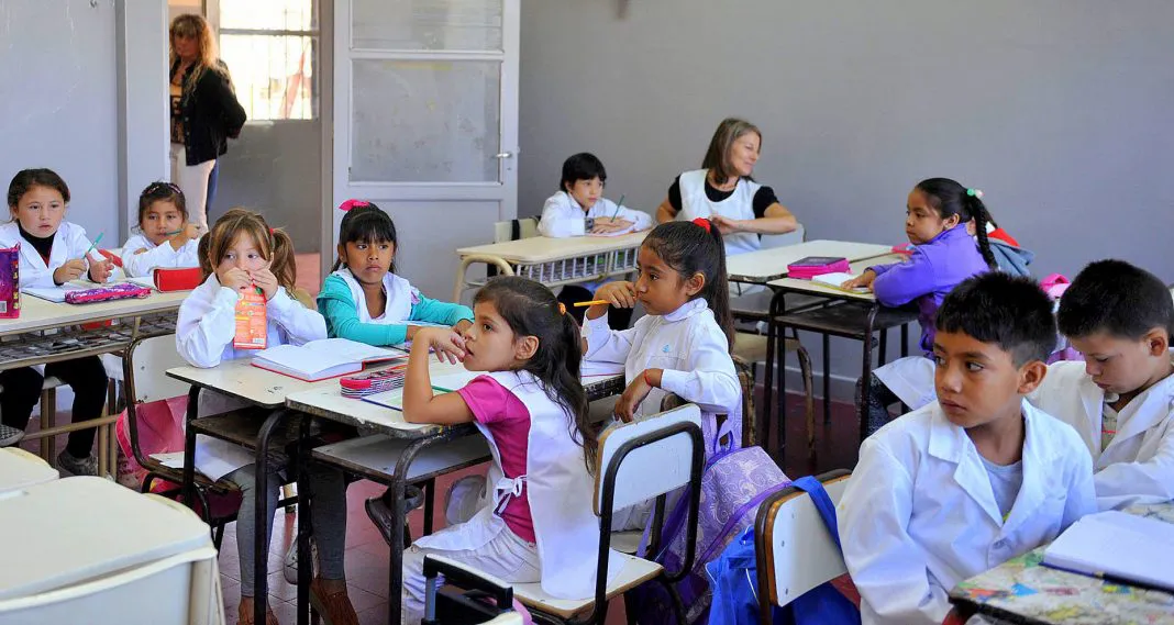 Aula-escuela-clases-Argentina_1-1068x569