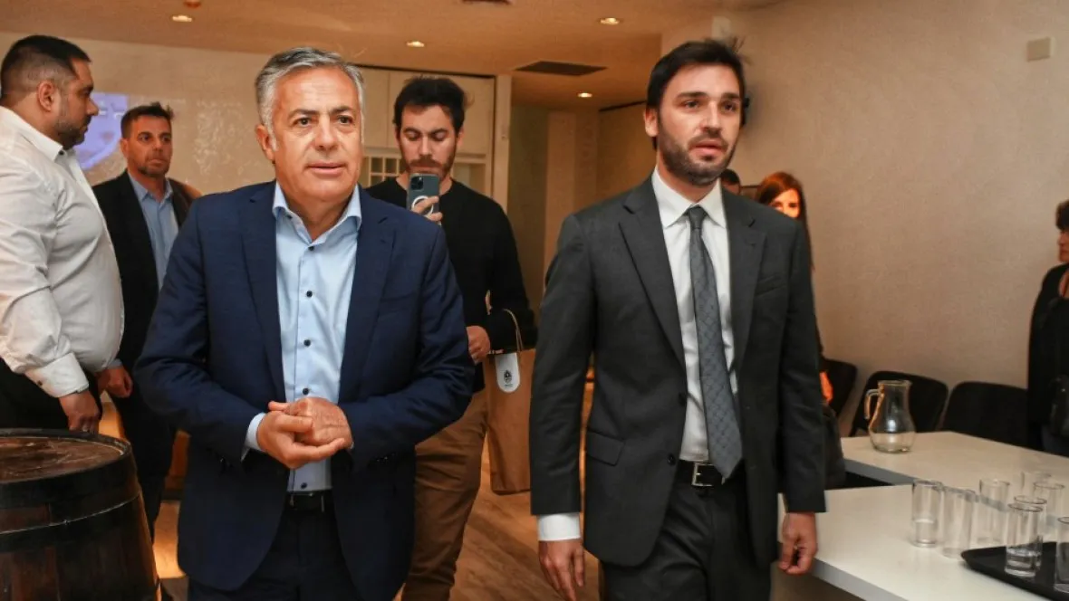 655f3c9e346df_1180_664!