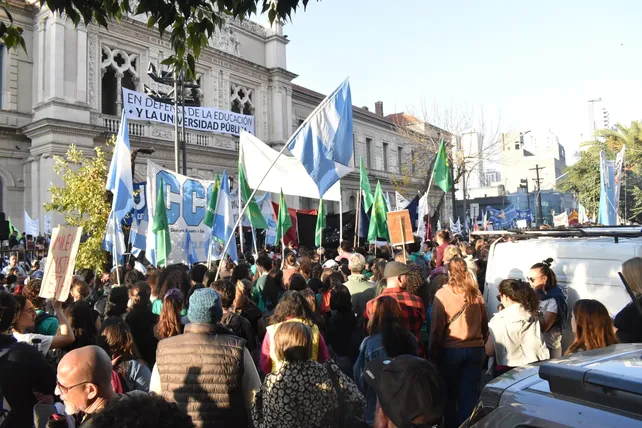 Marcha universitaria en Santa Fe