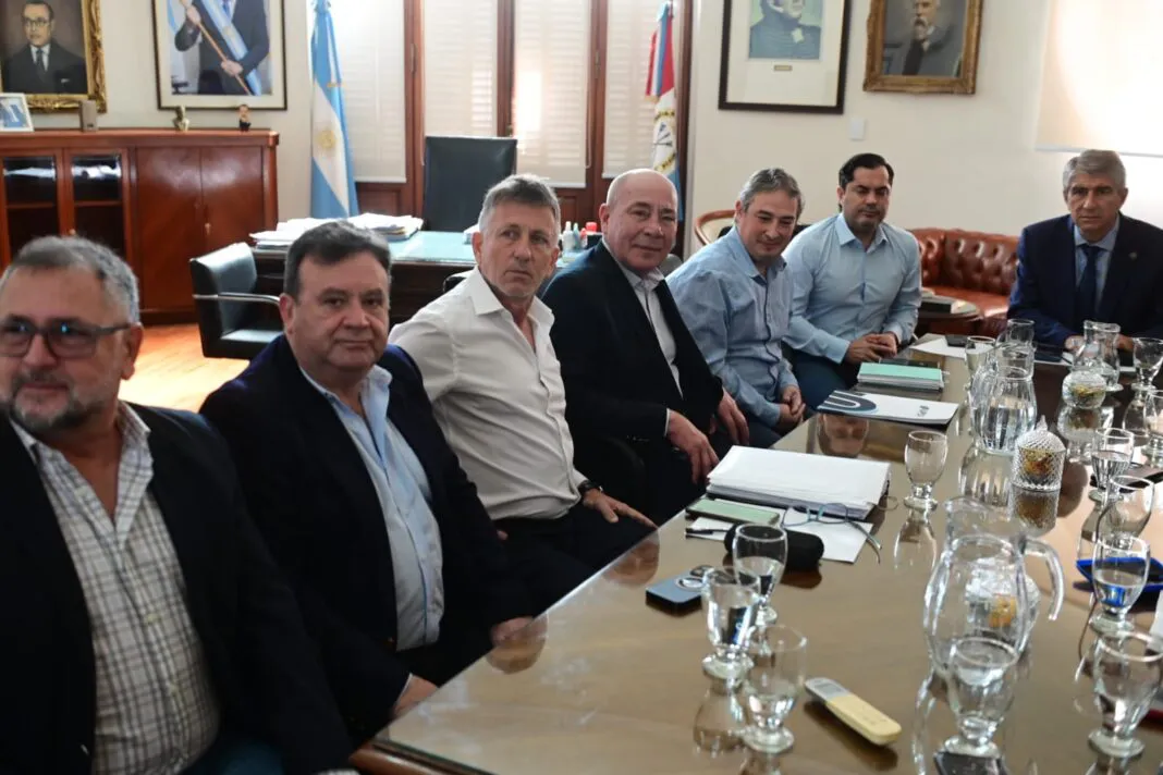 Gobierno compensa salarios