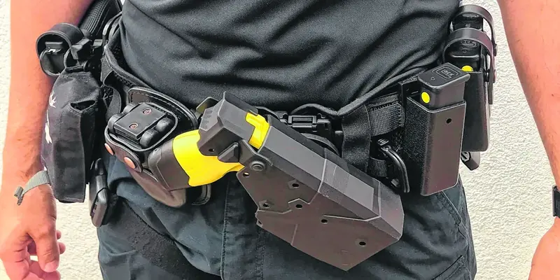 La-Policia-de-Santa-Fe-portara-pistolas-Taser